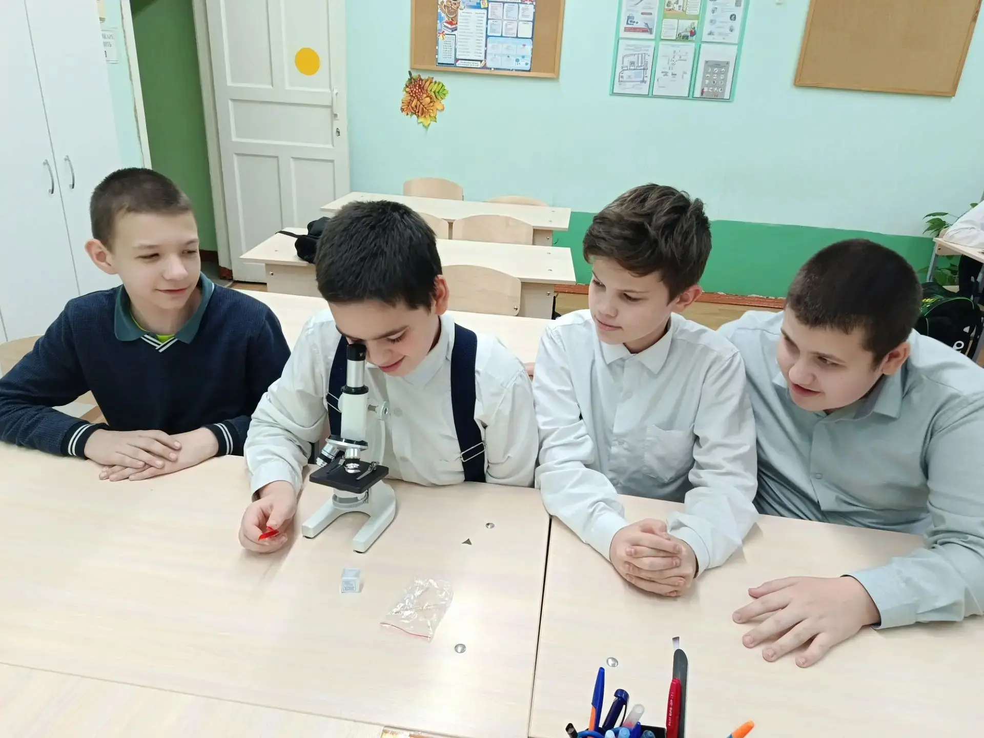 В рамках Недели биологии и географии в 6 классе прошёл увлекательный и очень важный эко...