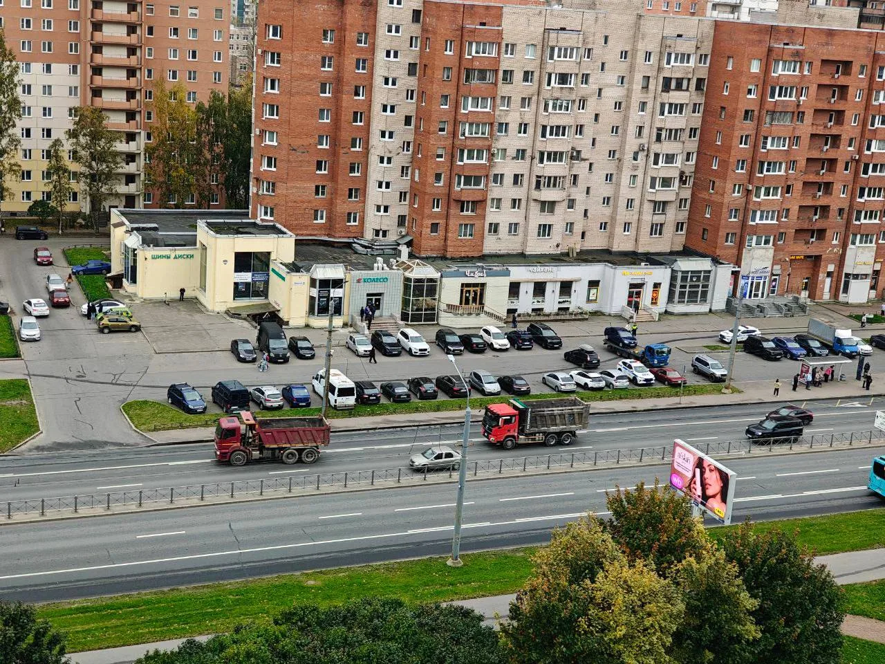 ❗Работает эвакуатор Ленинский проспект 93. У кафе Чабрец эвакуируют машины из кармана. ...