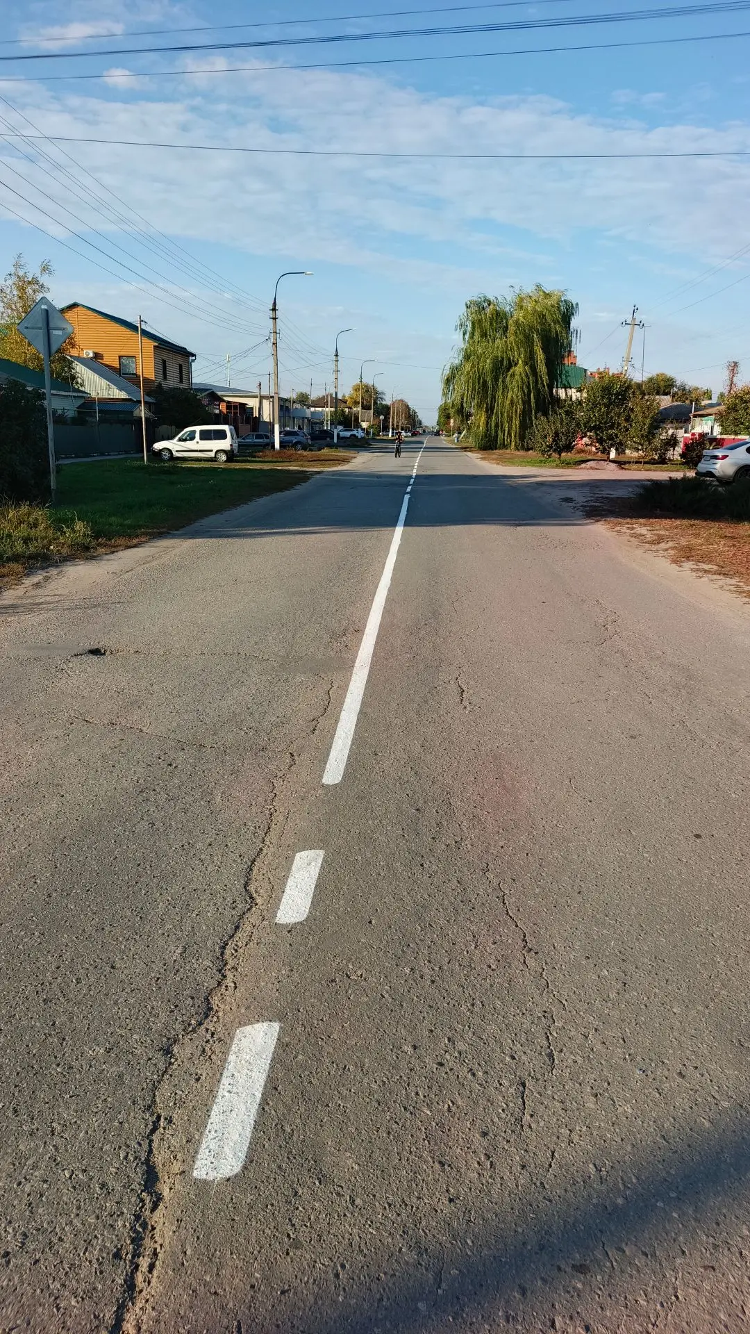 А в Новоаннинском сегодня наносили дорожную разметку. Улицы города сразу преобразились ...