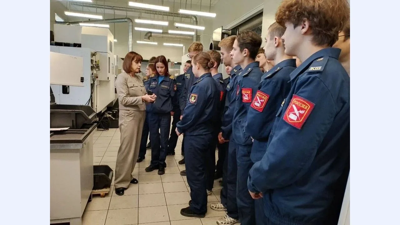 Школьники посетили АО ЭОКБ «Сигнал» в Энгельсе — одно из значимых предприятий региона, ...