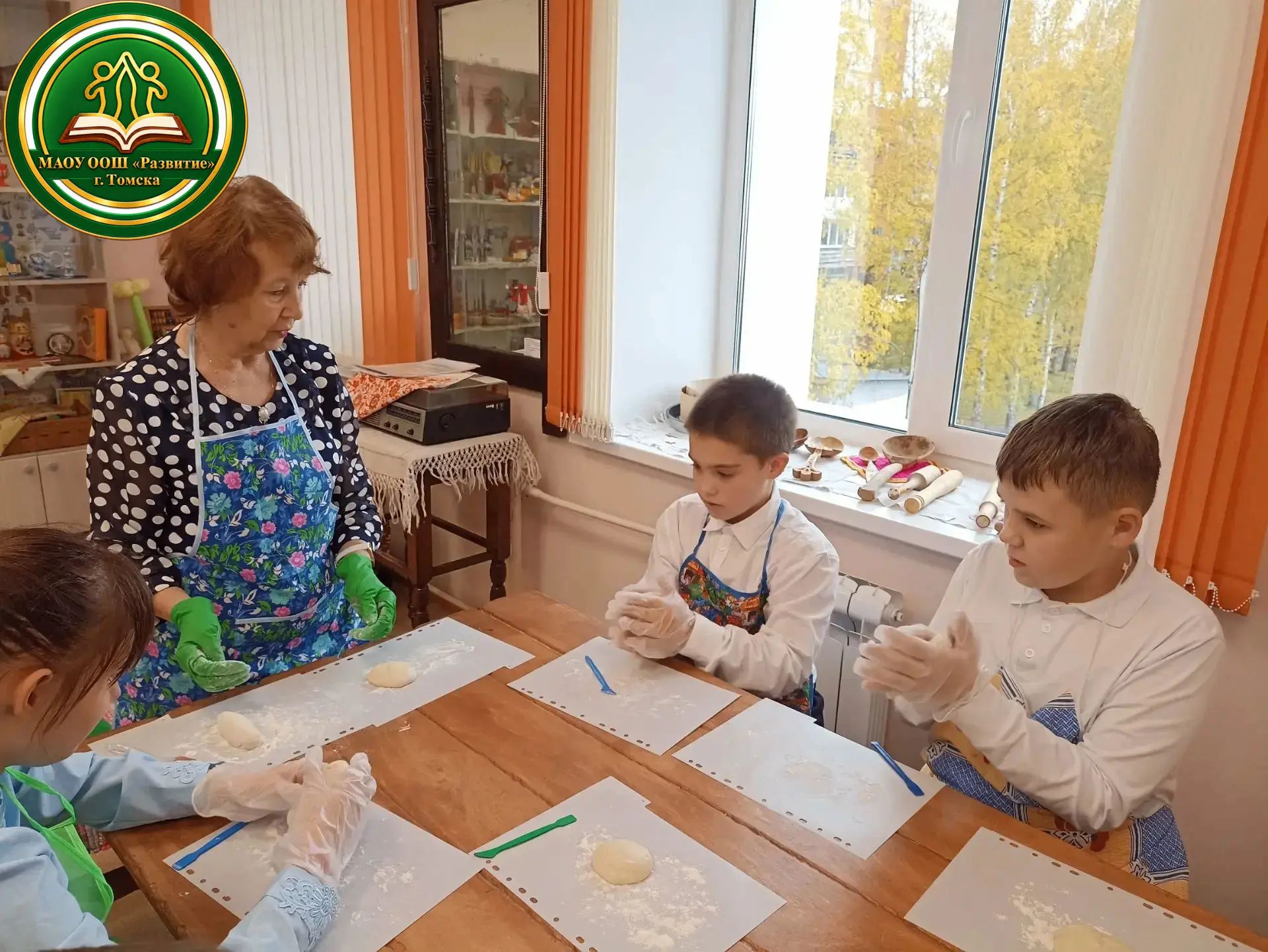 🍞🌾 В 4А и 4В классах прошли занятия по теме «Хлеб всему голова»!