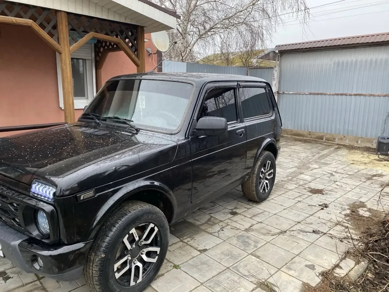 Продаю ниву 20 года выпуска в отличном состоянии не битый 80 тысяч родного пробега нахо...