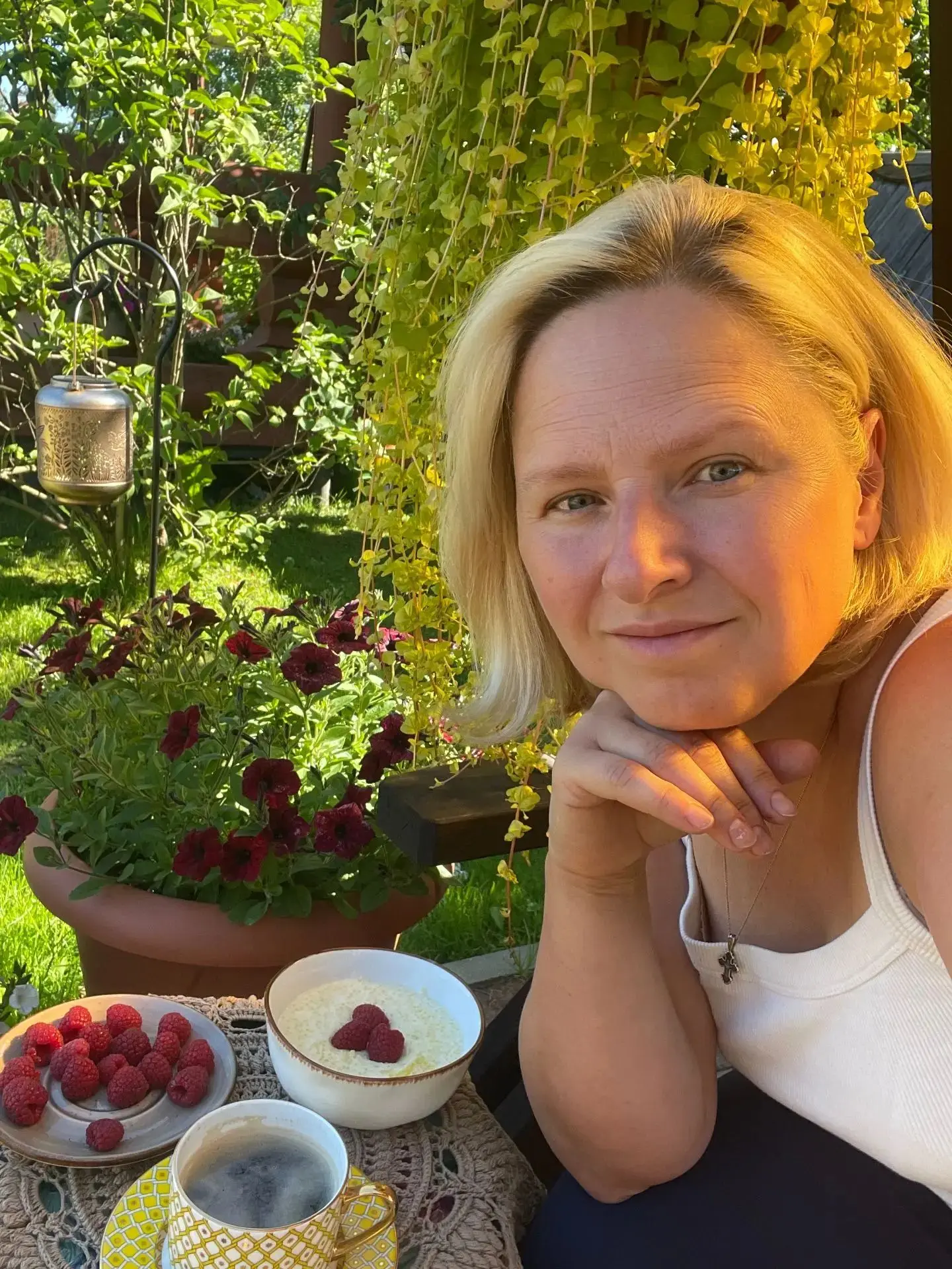 "Растите, мои хорошие!" — иногда эти слова — всё, что нужно сказать маленькому росточку...