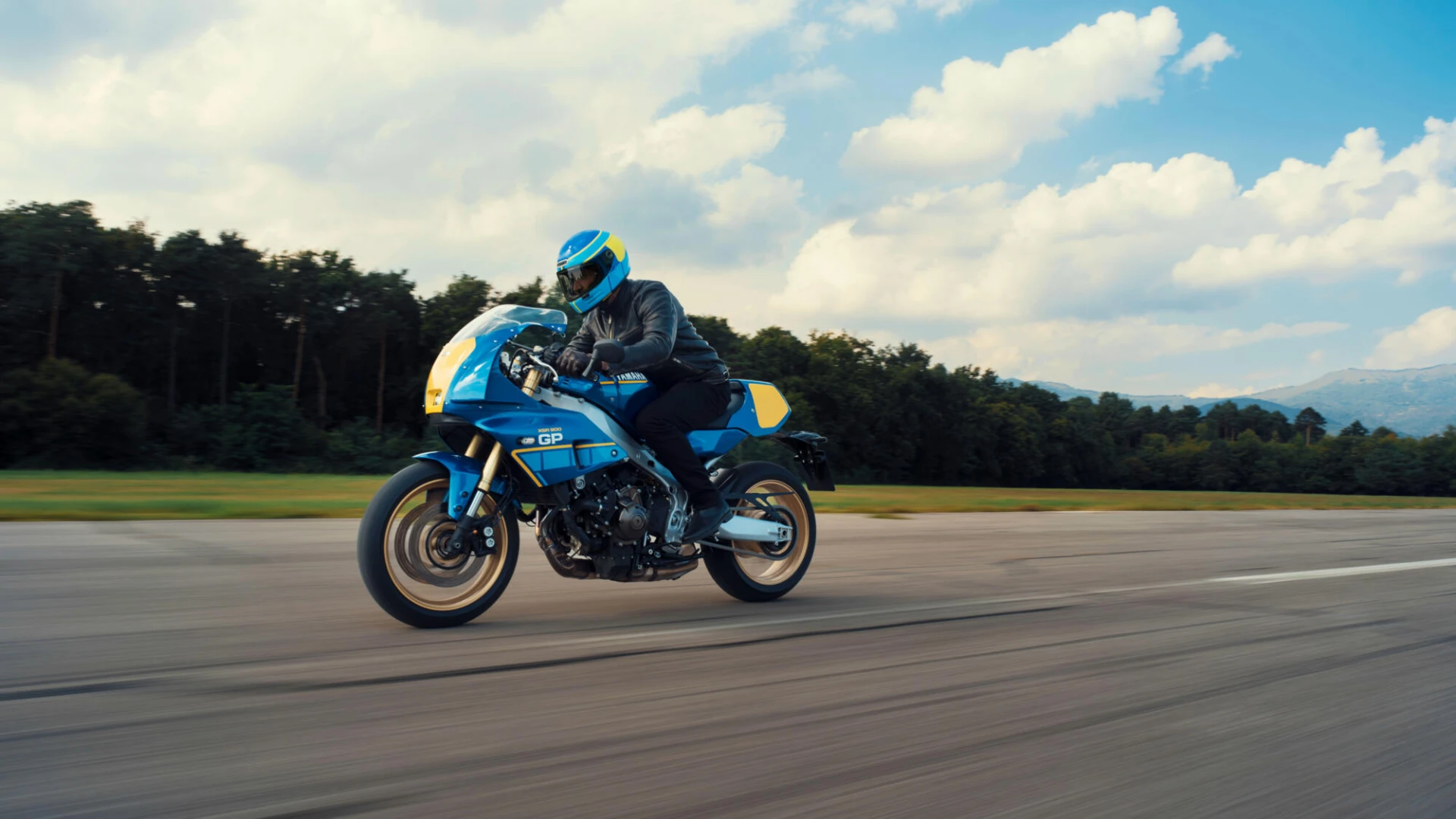 Yamaha продолжает активно эксплуатировать свое богатое наследие.  Yamaha XSR900 GP 2027...