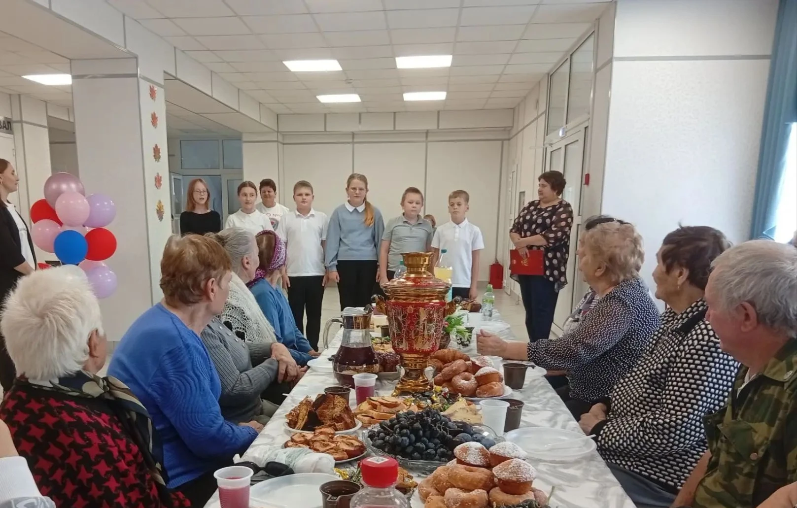В рамках акции-поздравления «Тёплые минуты для самых дорогих» прошли яркие мероприятия ...