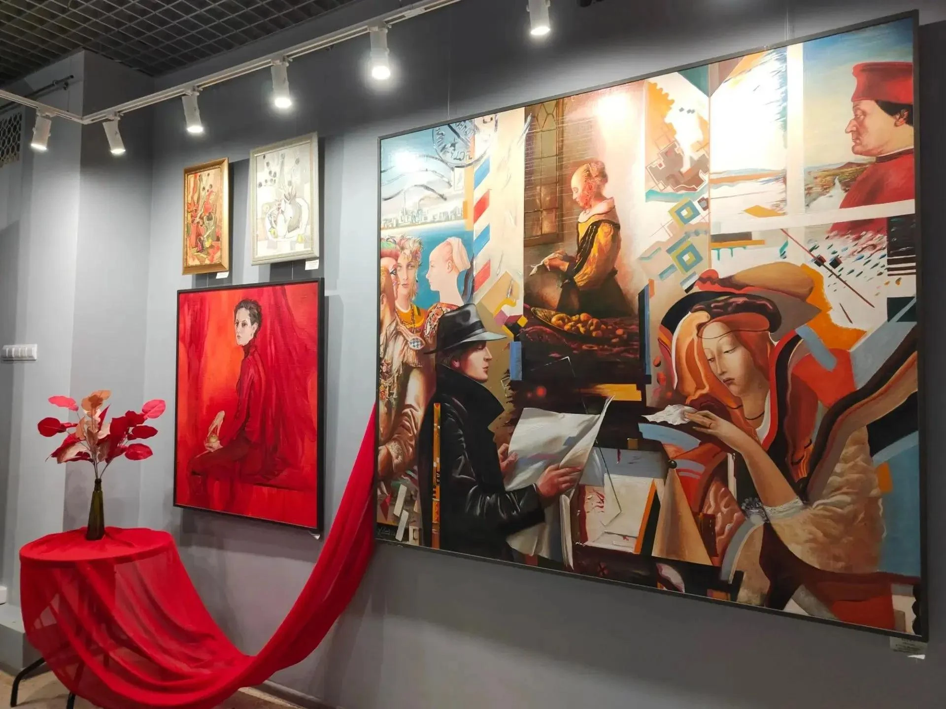 🎨🎭 Искусство без границ и закулисье сцены: в Картинной галерее открылись сразу две ун...