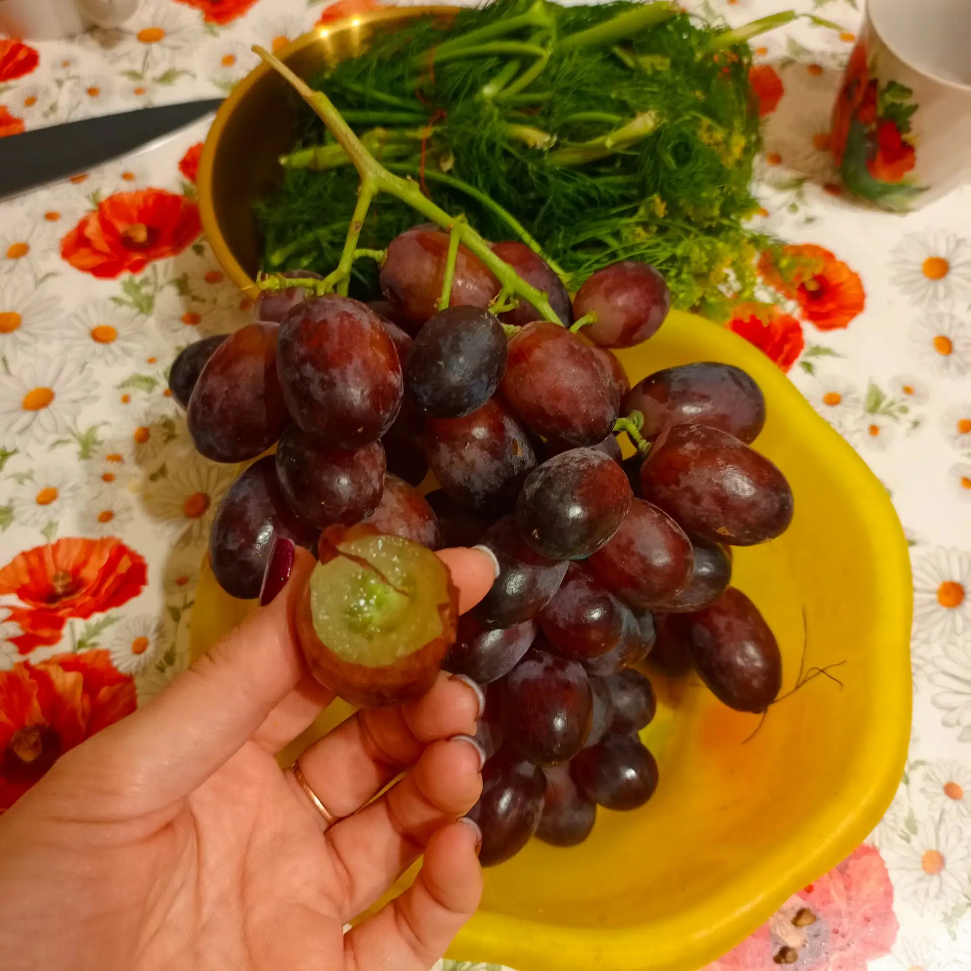 Купила сегодня на рынке вкуснейший 😋 виноград, 🍇 кисти огромные и сама виноградина с ...