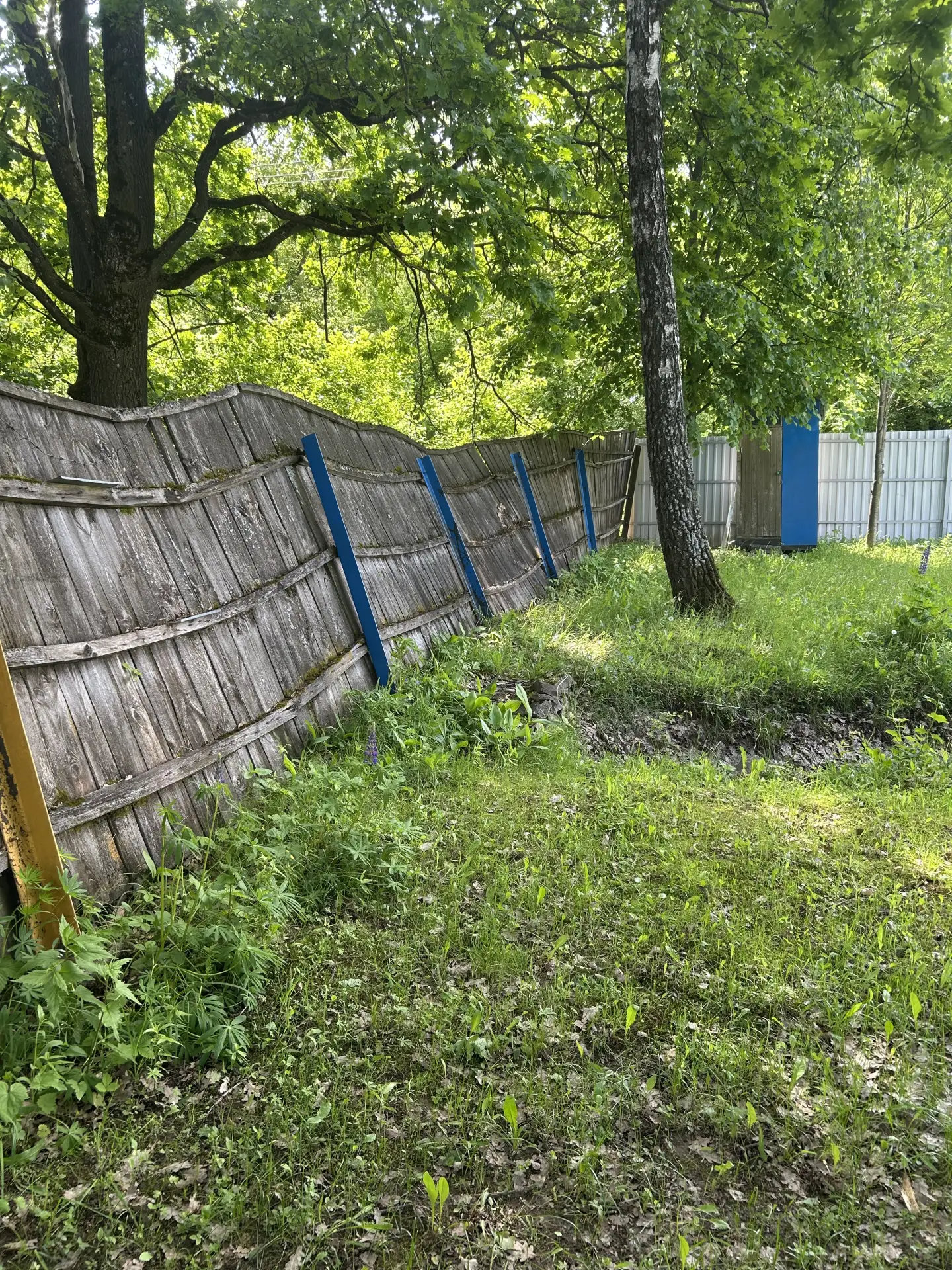 Демонтаж старого и установка нового забора длиной 42 м.