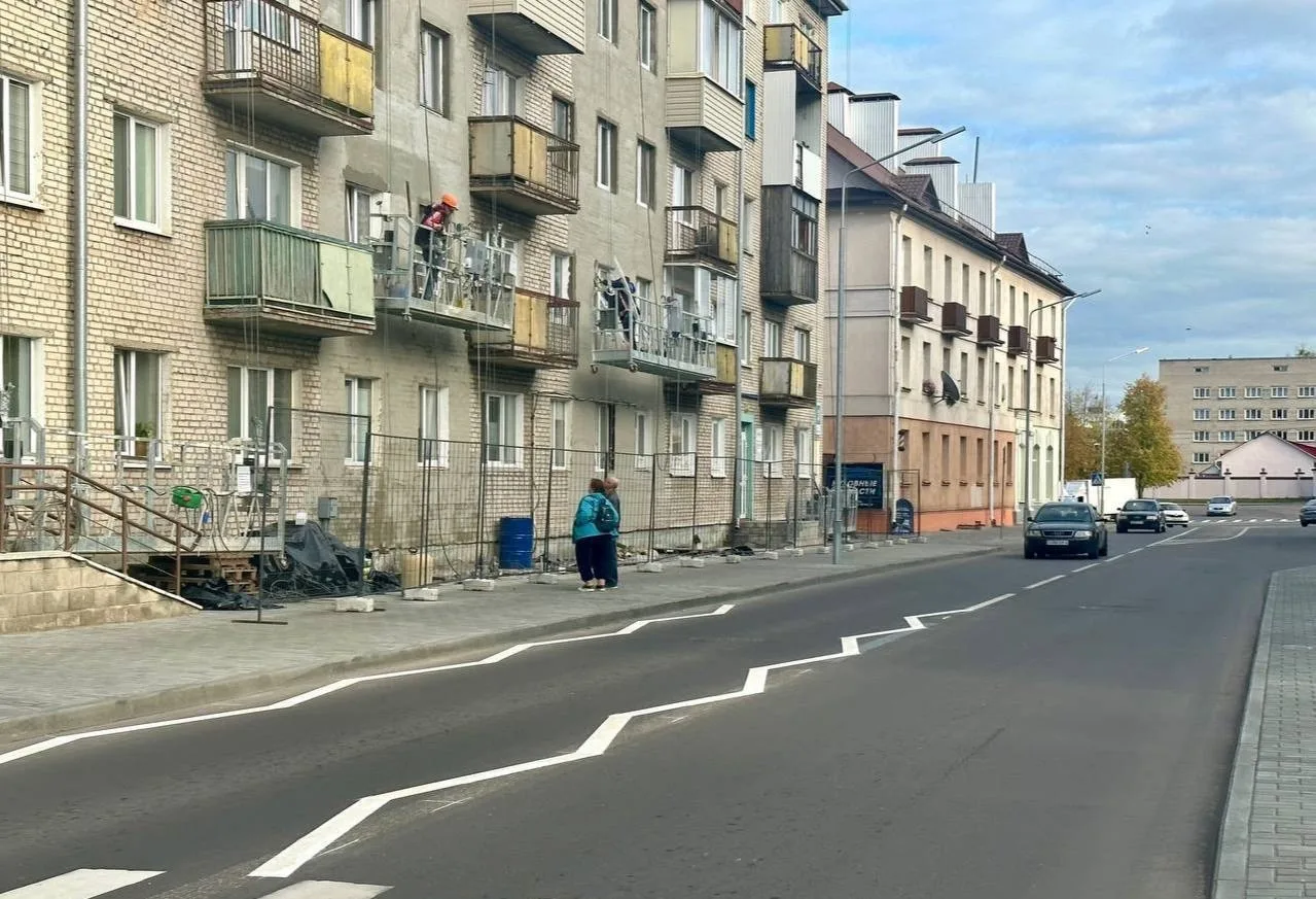 В Беларуси появилась новая разметка - вместо прямой сплошной линии теперь зигзаг.