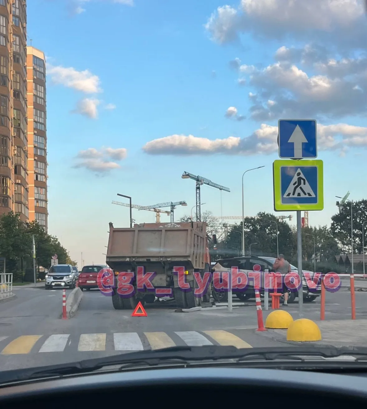 Соседи сообщают о ДТП возле 18 Дома