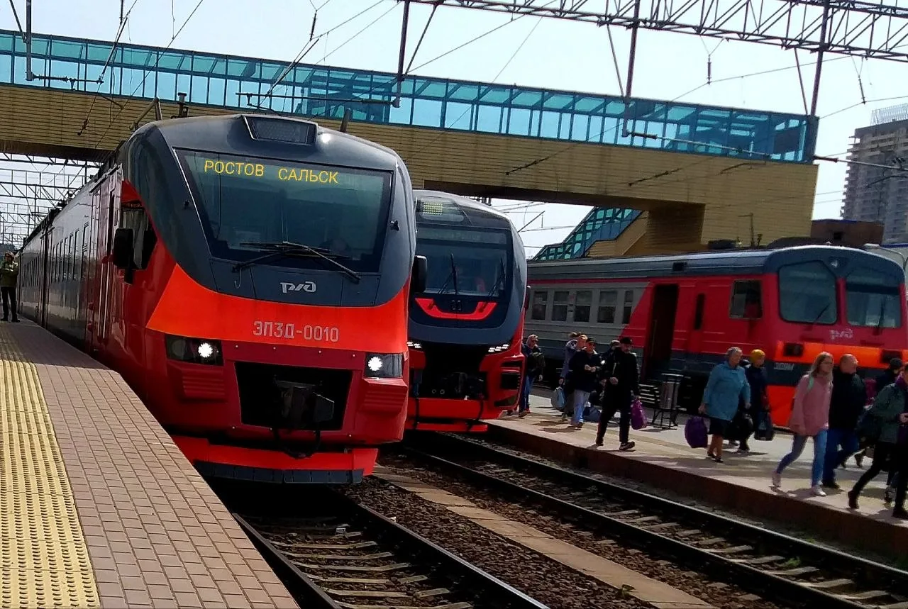 Задержанные из-за атаки БПЛА в Ростовской области поезда вошли в график