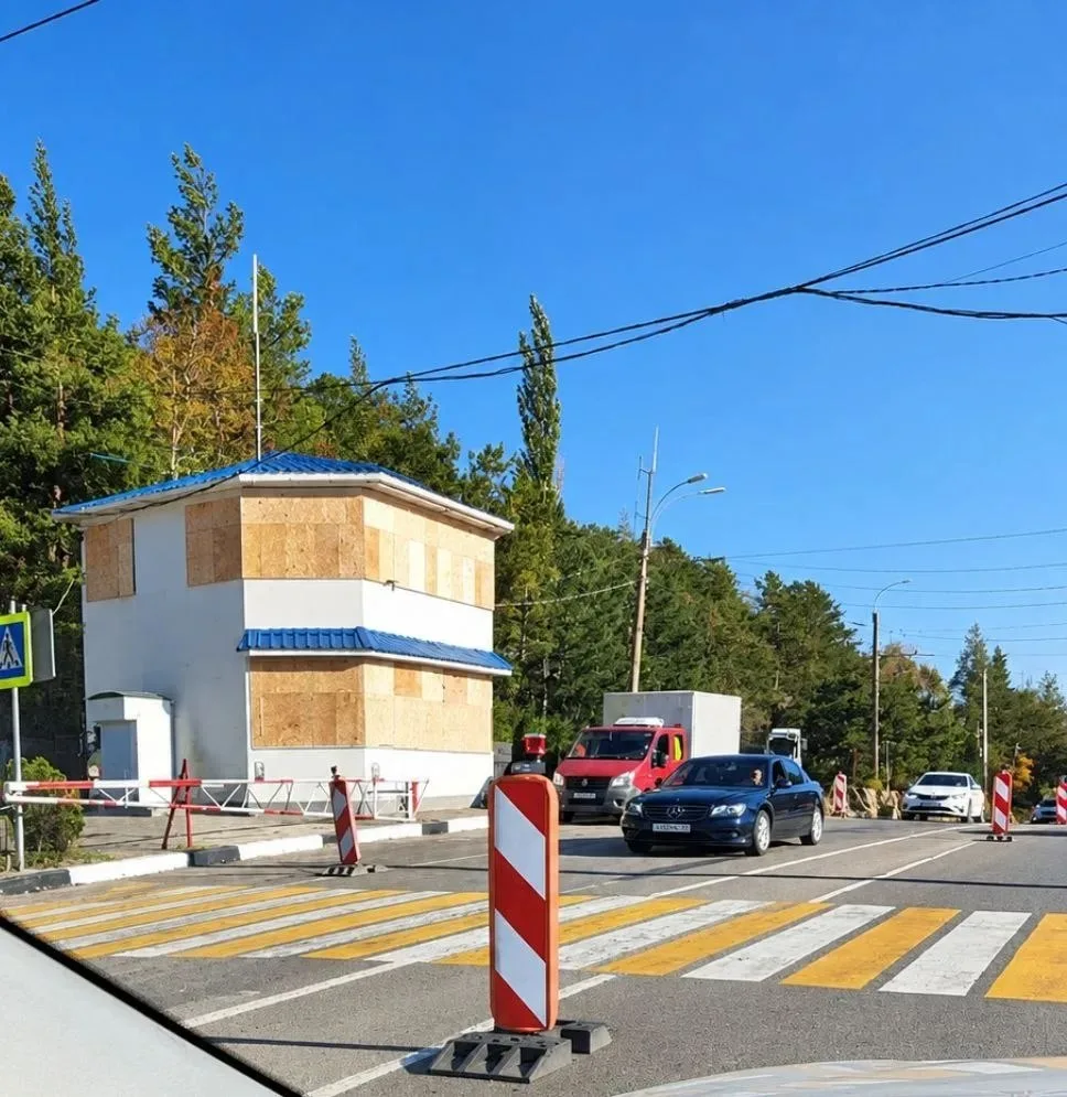 Перевал Пост походу Всё... Окна заколотили наглухо.