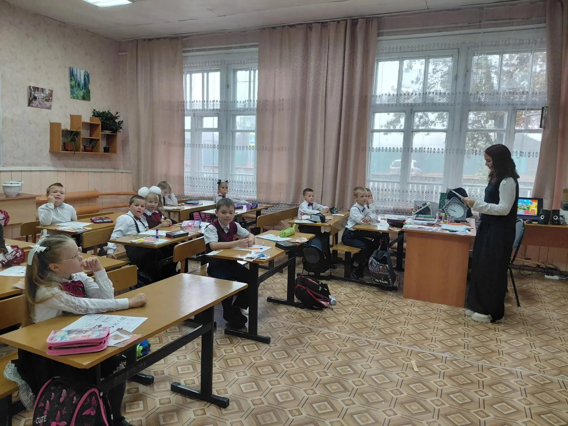 📌 День ☀️ самоуправления в МКОУ Барлукская СОШ начался с необычной тишины 🛞. Ученики ...