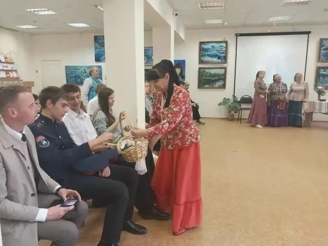 В Центральной библиотеке им. Н. Крупской города Азова состоялся час русской традиции «П...