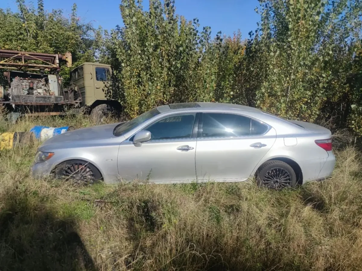 Lexus арестовали у жителя Хакасии за неуплату микрозайма.
