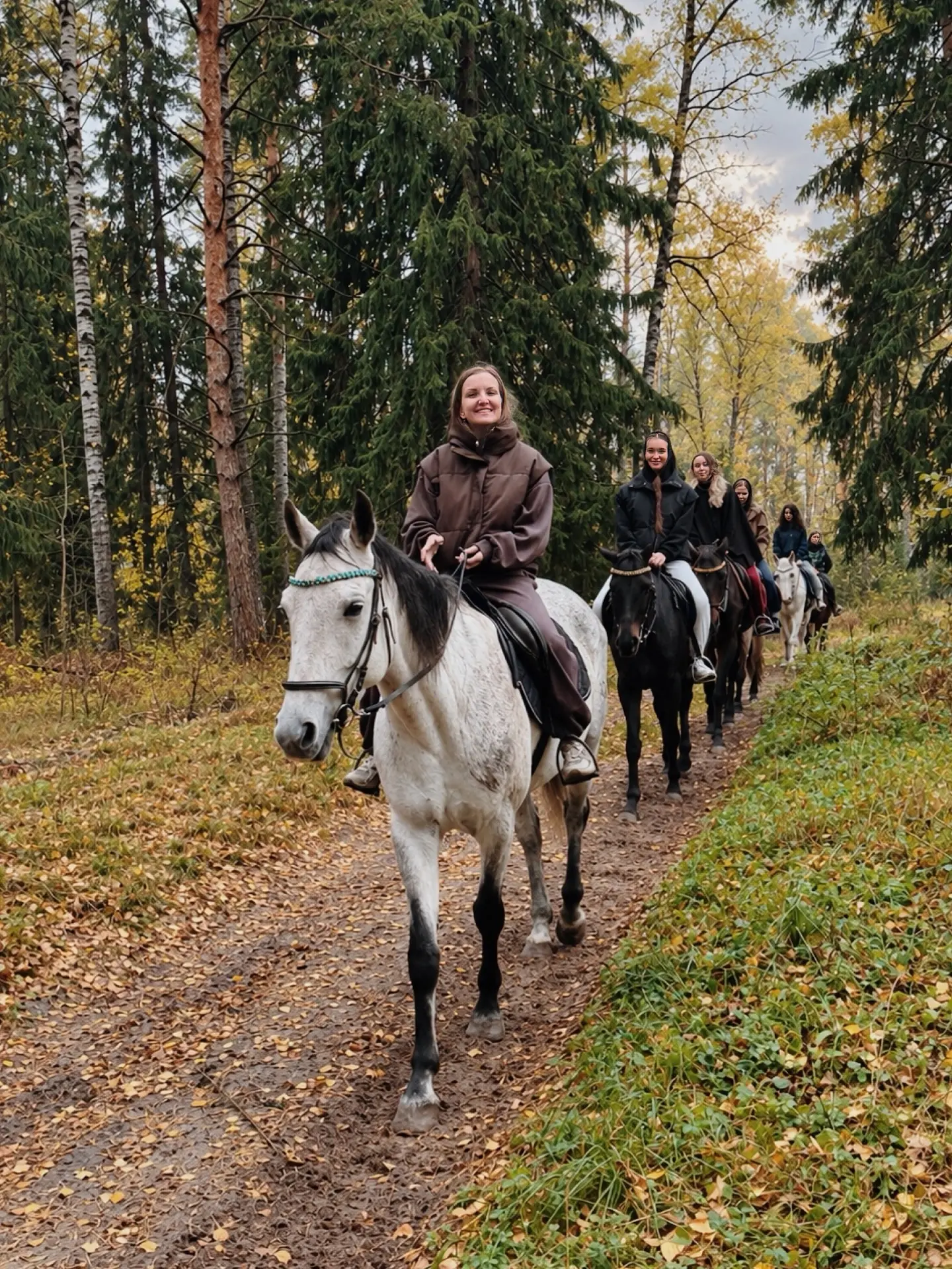 Лошадки, осенний лес и горячий глинтвейн у озера 🐎🍂