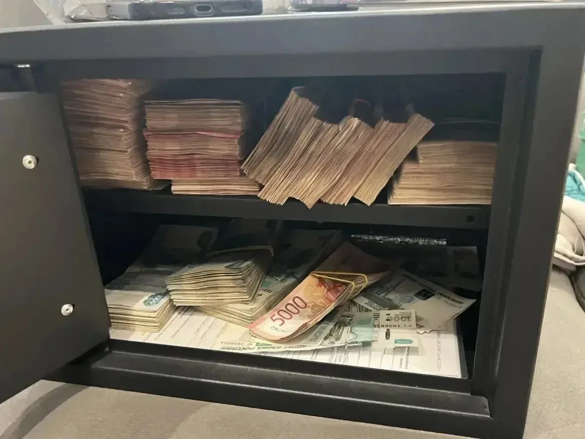 ФТС выявила коррупционную схему на посту Центральной акцизной таможни.