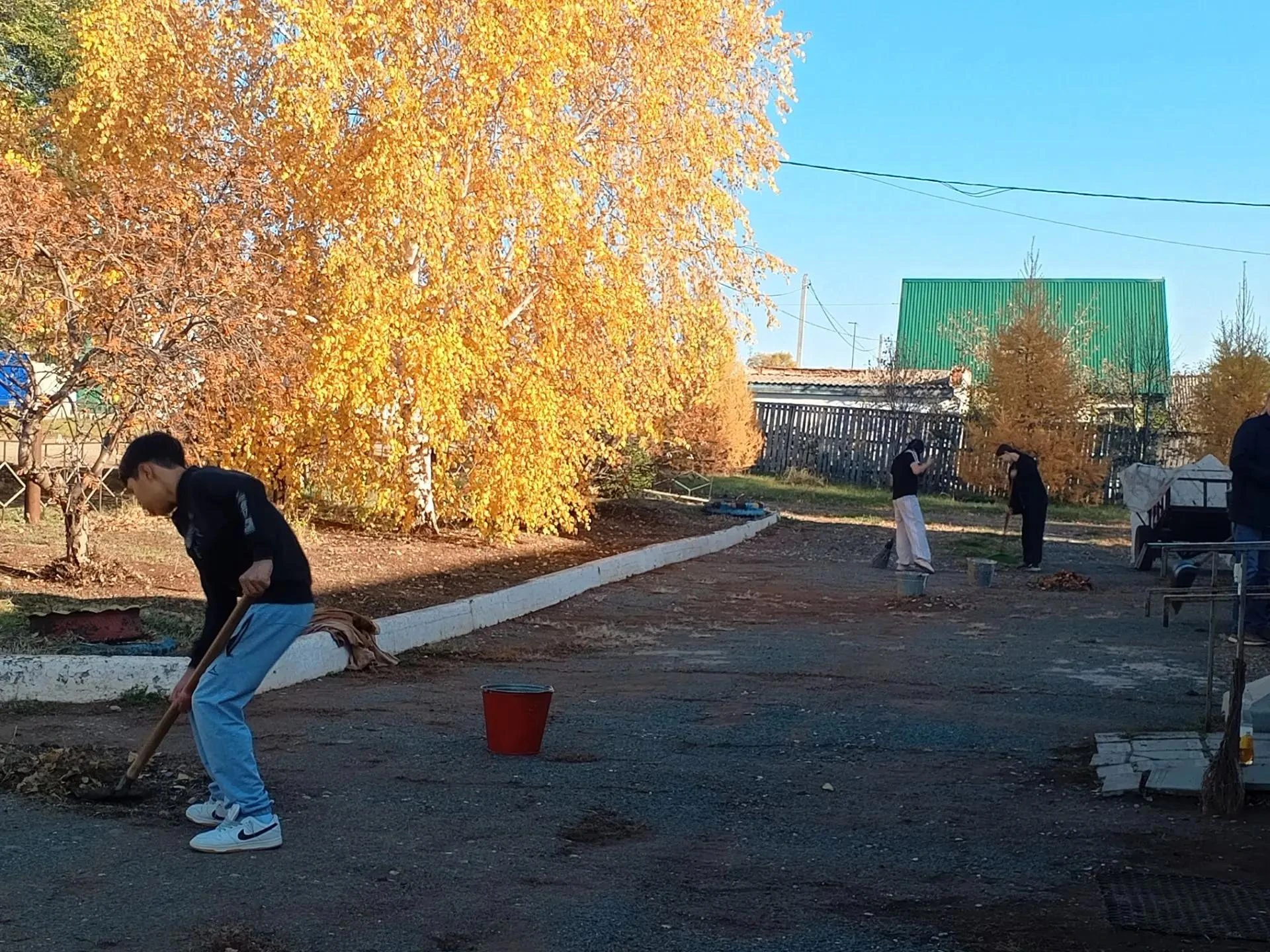 🍁Субботник в школе: «Вместе делаем мир чище и красивее» 🍀