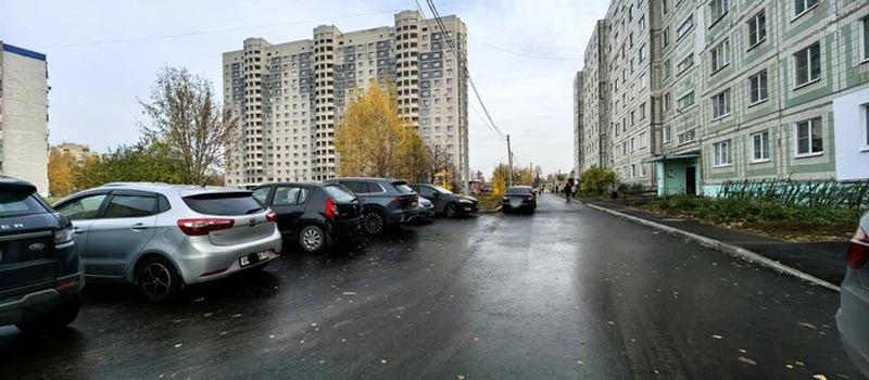 «Благодвор» на улице Машиностроителей. Провели асфальтировку, установили скамейки и урны