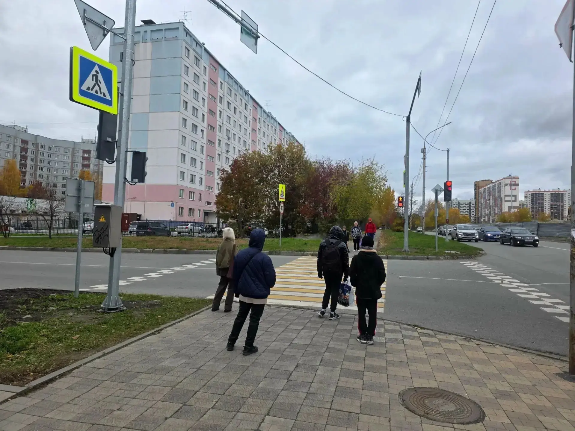 🚦 На опасном перекрёстке установили и запустили светофор