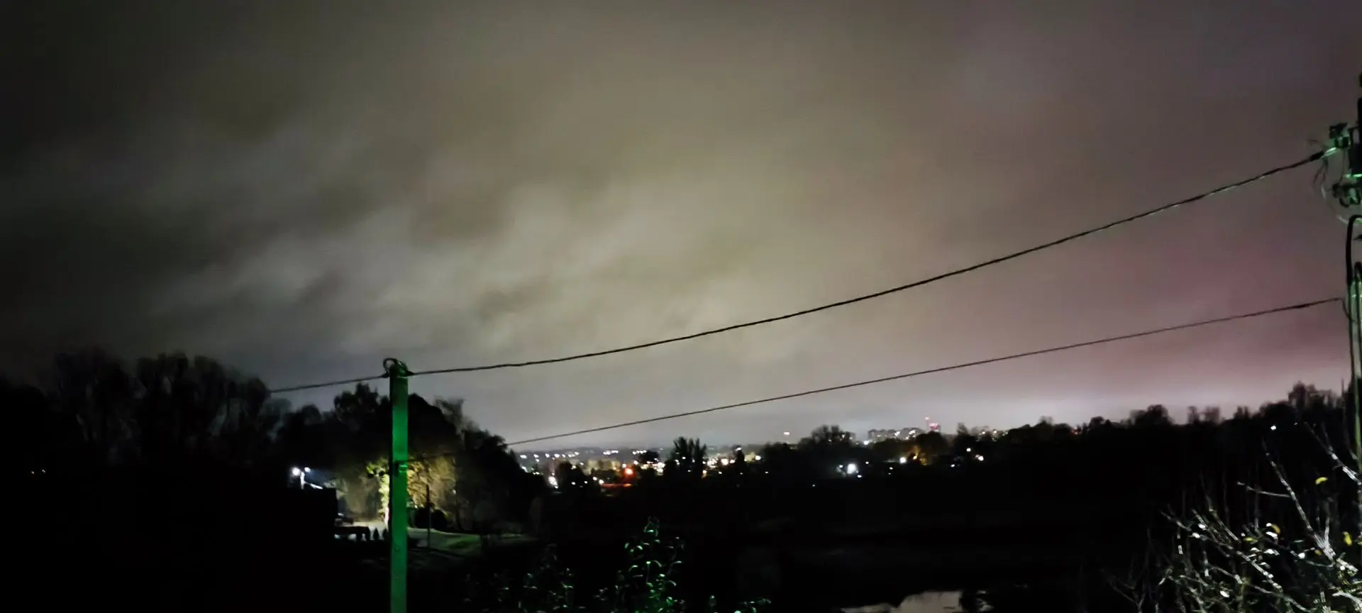 Над городом сейчас было слышно несколько взрывов.