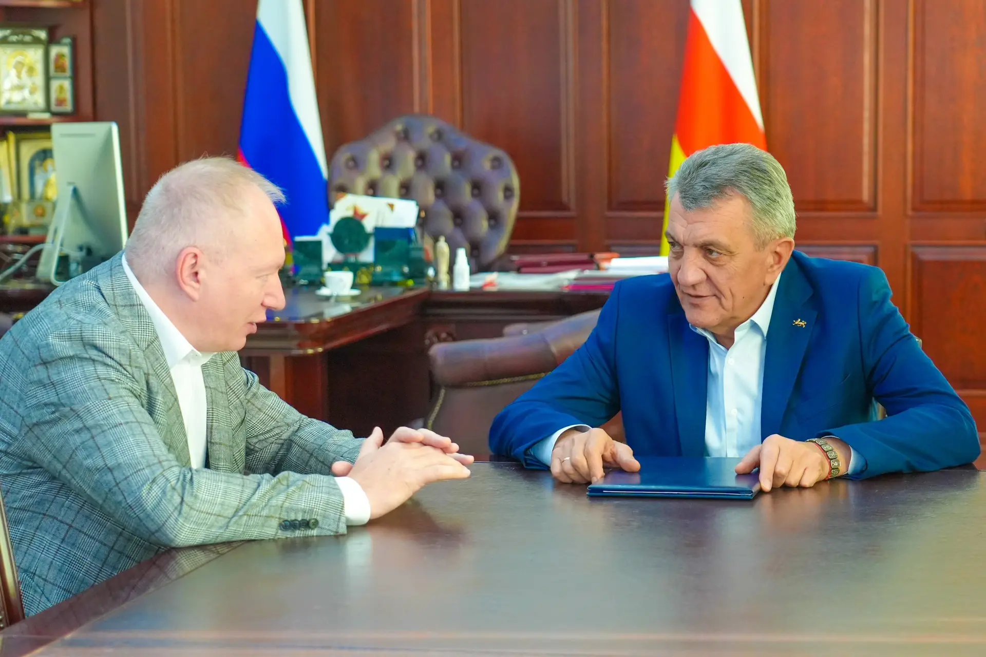 Глава РСО – Алания Сергей Меняйло провёл рабочую встречу с заместителем руководителя Фе...