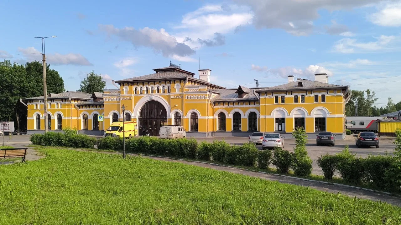 Главу Шарьи оштрафовали на 20 тыс. руб. (ст. 19.29 КоАП РФ) за нарушение антикоррупцион...