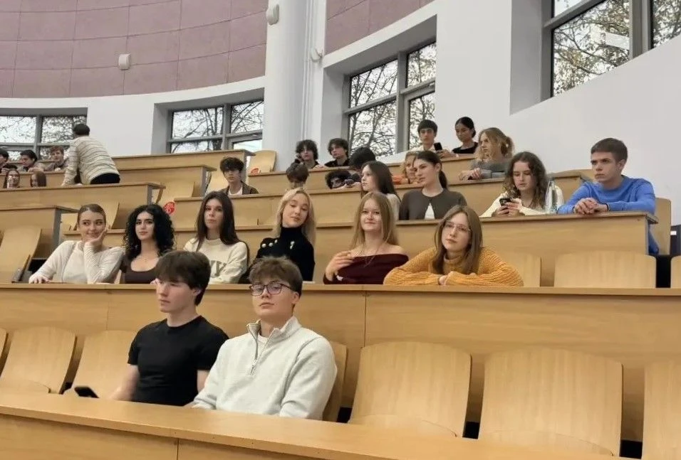 2 октября ученики 11 «В» Предпринимательского класса погрузились в мир реального бизнес...
