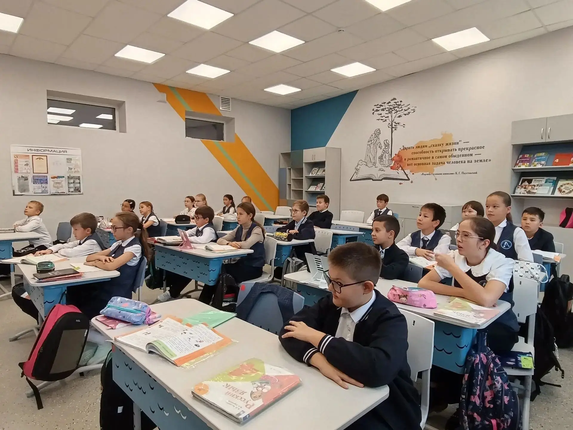 «Краски родной республики»: выставка рисунков от самых юных художников!🎨