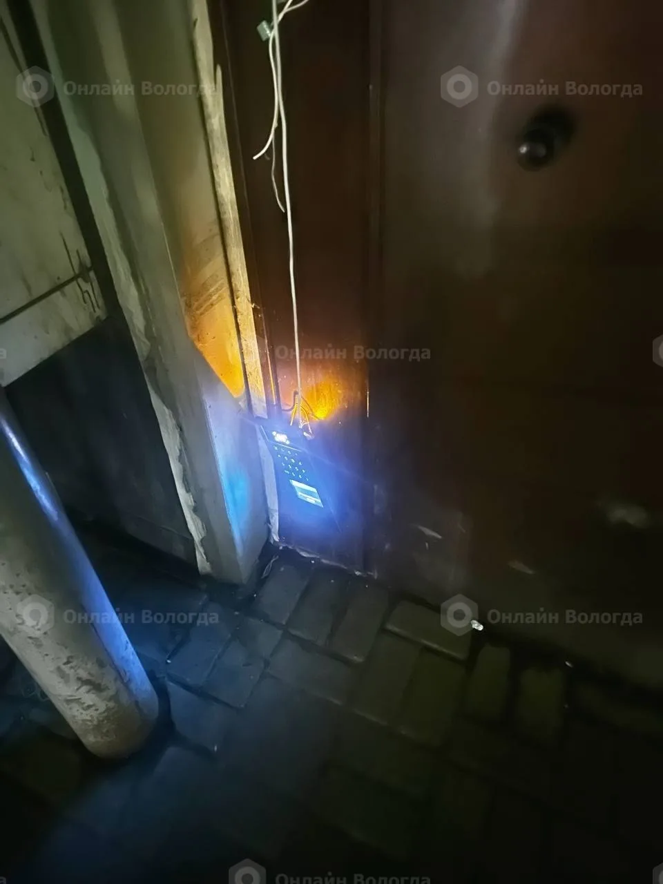 это что за умники такие ходят и ломают домофоны?