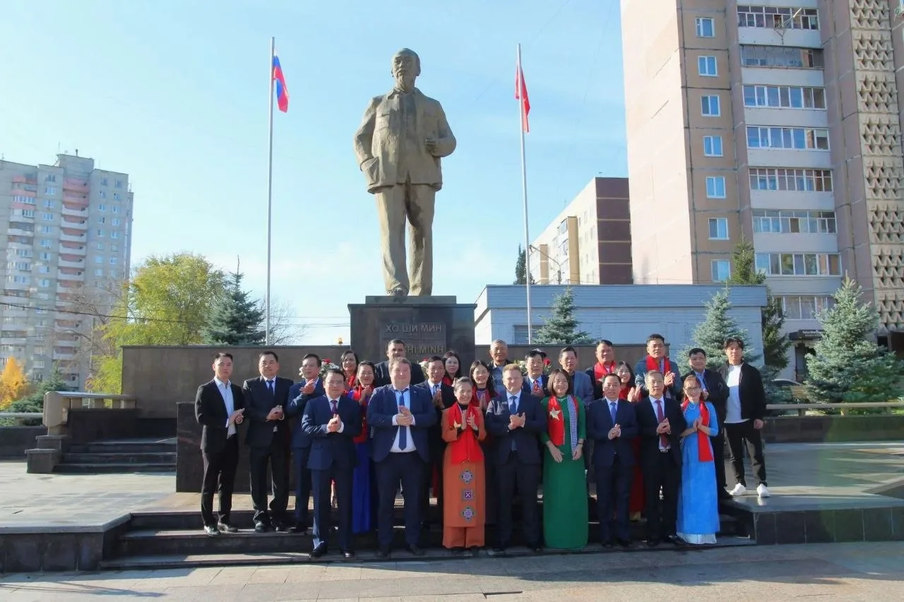 Представители делегации вместе с главой города Александром Болдакиным