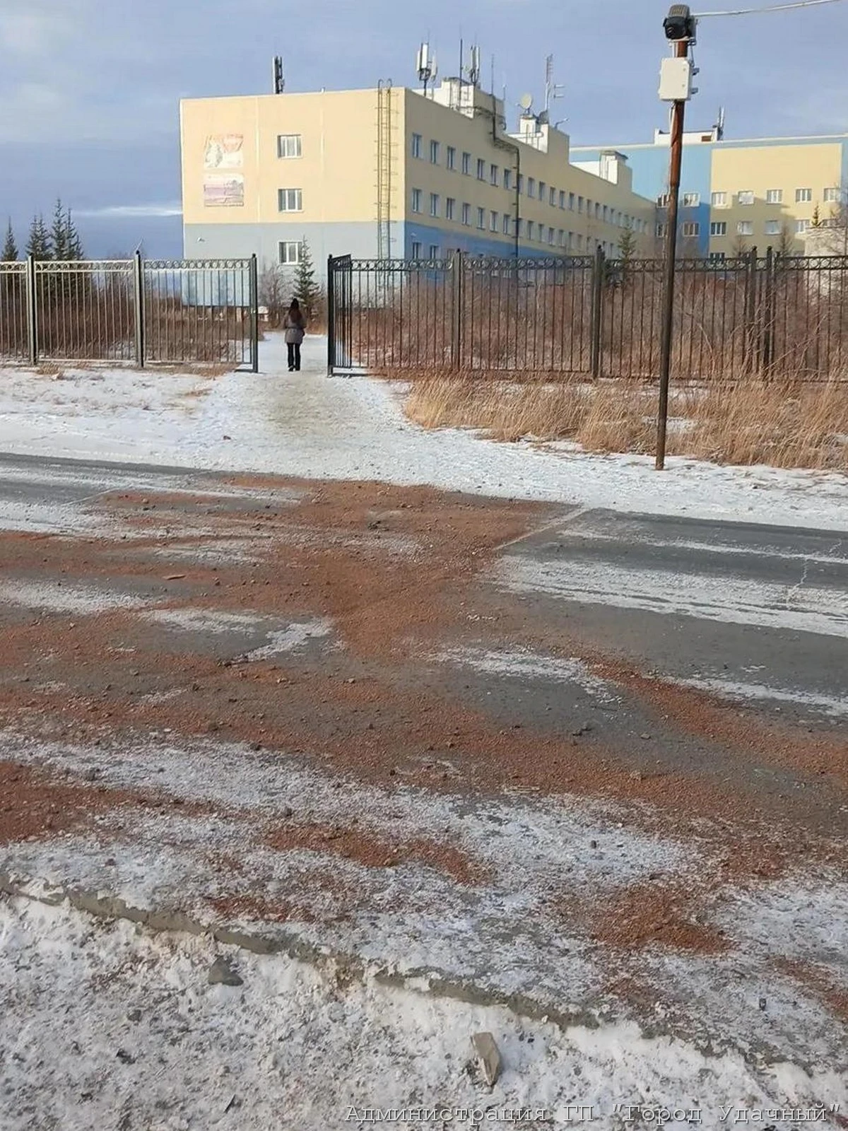 МУП "УППМХ". Обработка противогололедным материалом