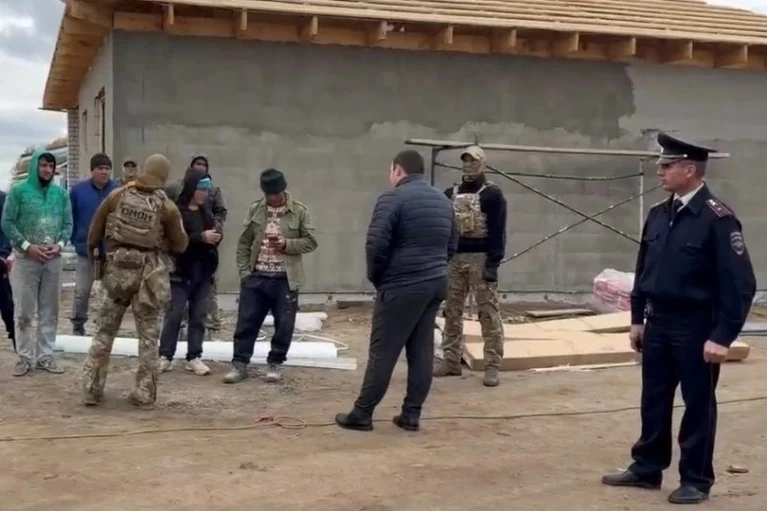 Около 70 иностранцев покинут Алтайский край.