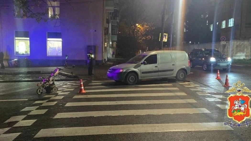 В Мытищах автомобиль сбил женщину с годовалой дочерью.