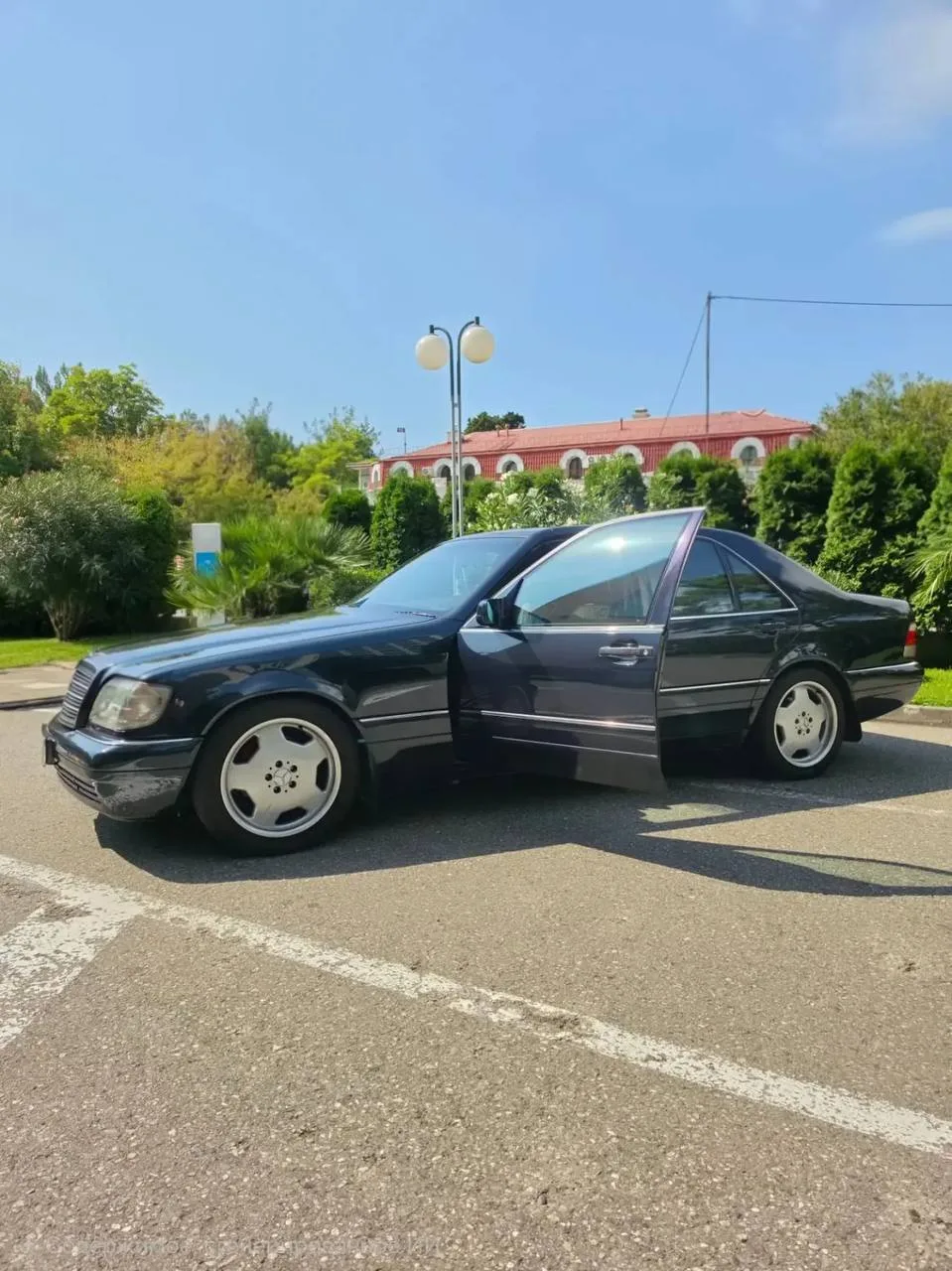 К продаже предлагается редкий экземпляр Mercedes-Benz S 320 (W140) 1996 года в благород...
