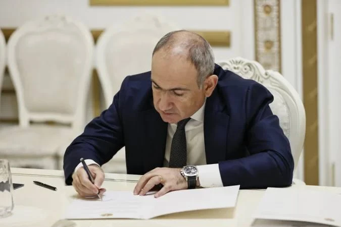 Пашинян подписал решение о создании рабочей группы с РФ для обсуждения вопросов по конц...