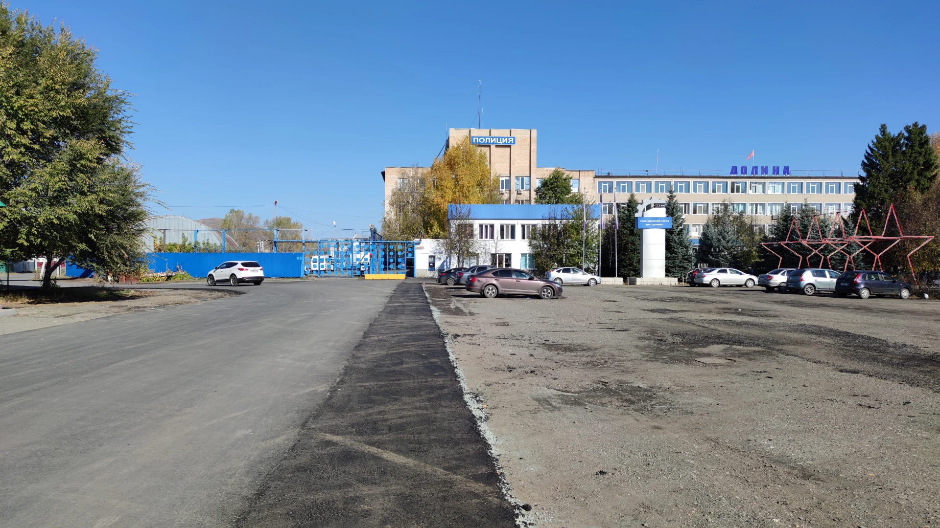 В Кувандыке от девятиэтажки до полиции на днях был уложен толстый слой асфальта. Получа...