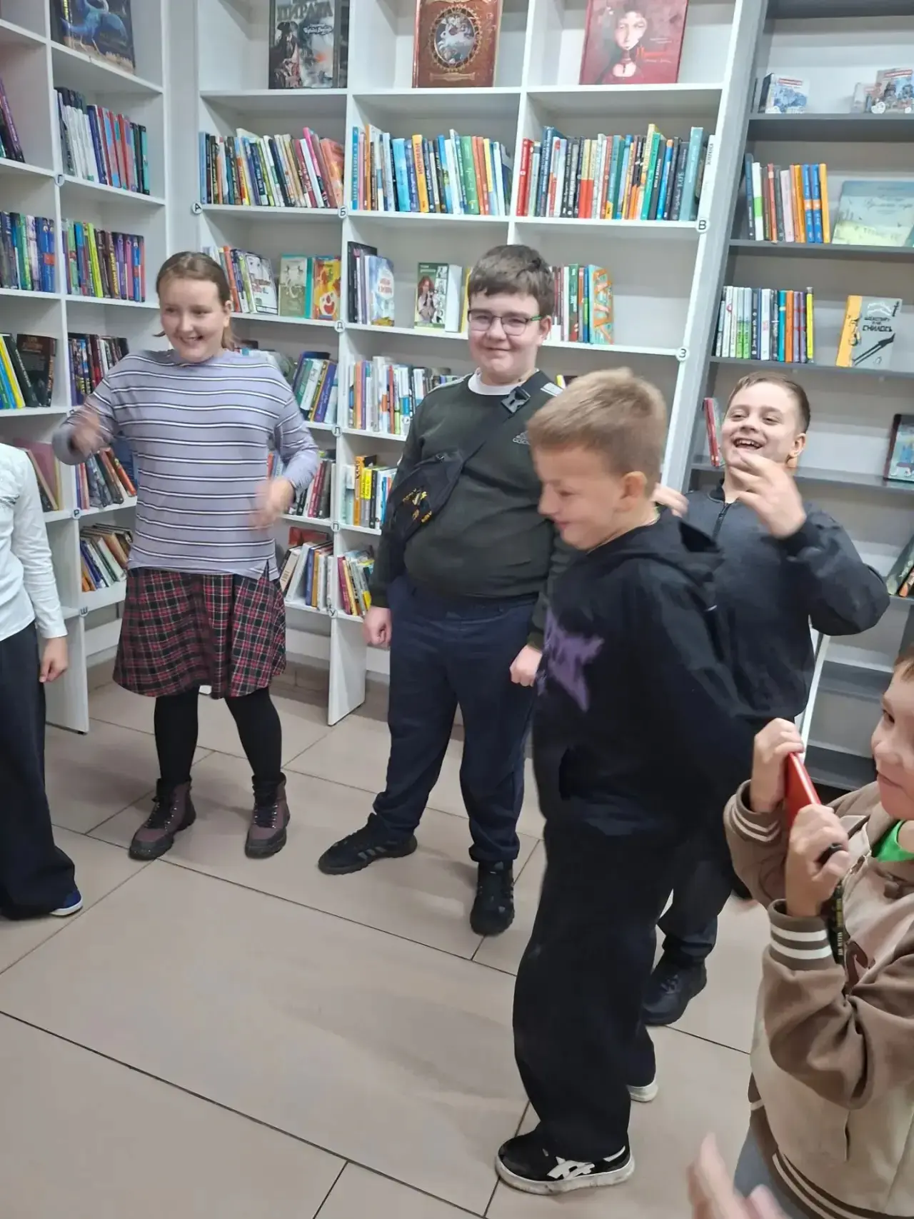 Сегодня 14 октября учащиеся 4г класса посетили Центральную детскую библиотеку им Горького.