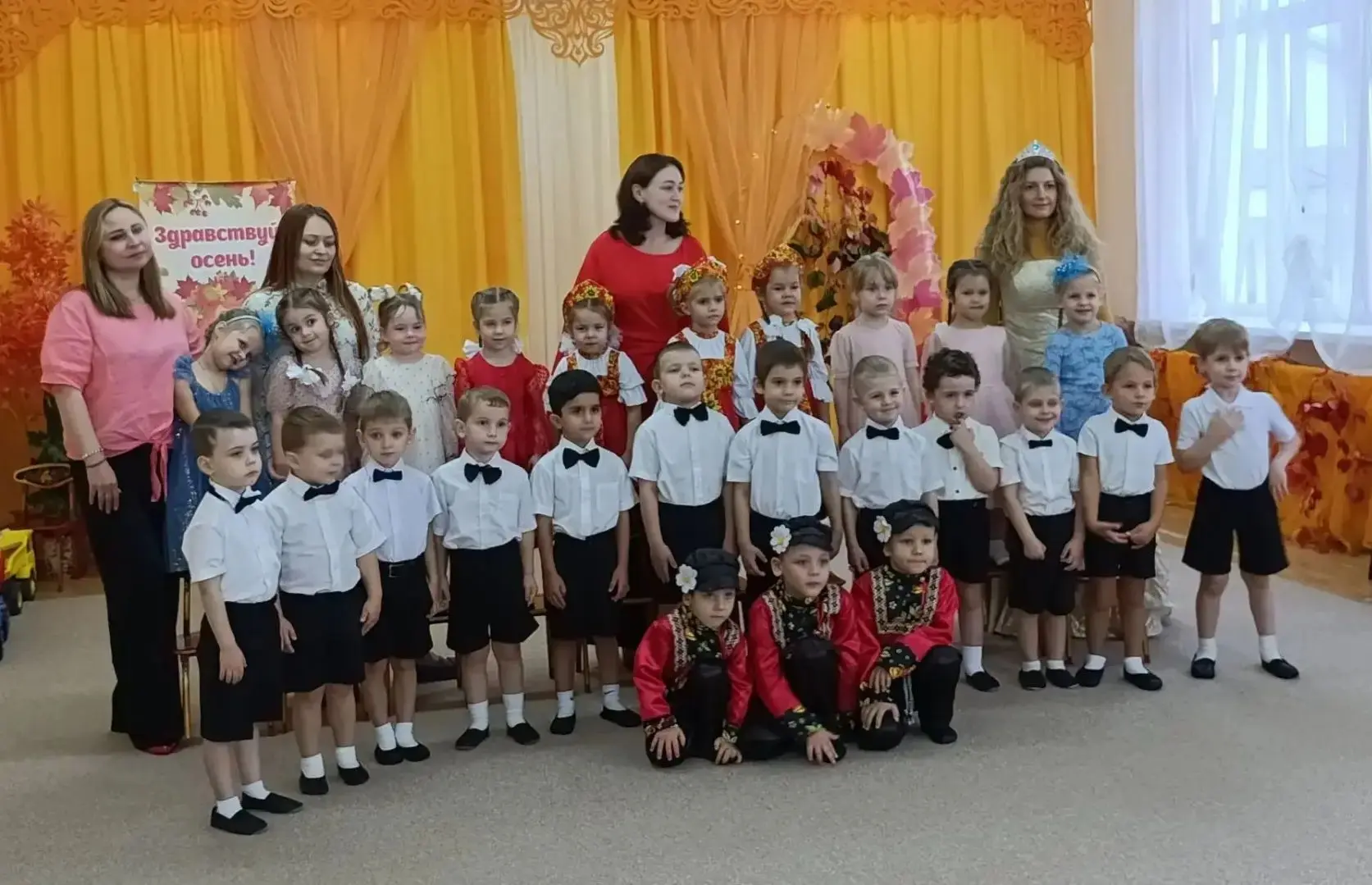 🍂 Осенний утренник в группе «Пчелка»: «Принцесса Морковочка» 🥕👑