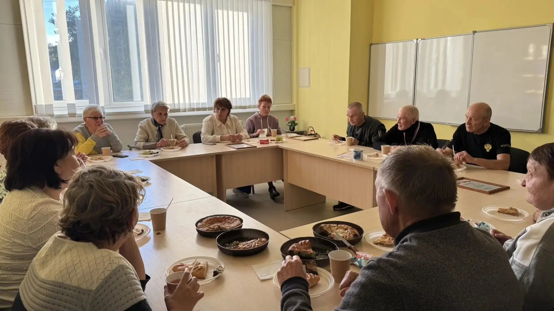 🏡 Декада пожилого человека в спортивной школе — встреча поколений!