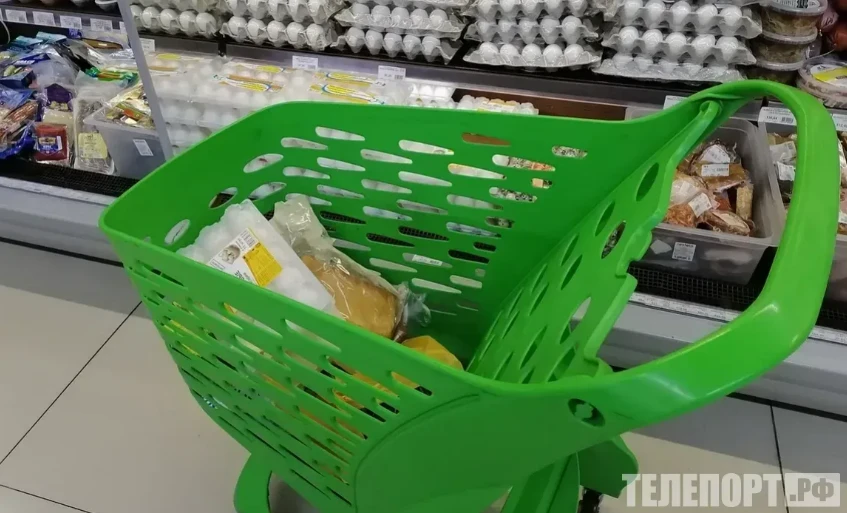 Новогодний стол без переплат: эксперт назвала продукты, которые пора покупать уже сейчас