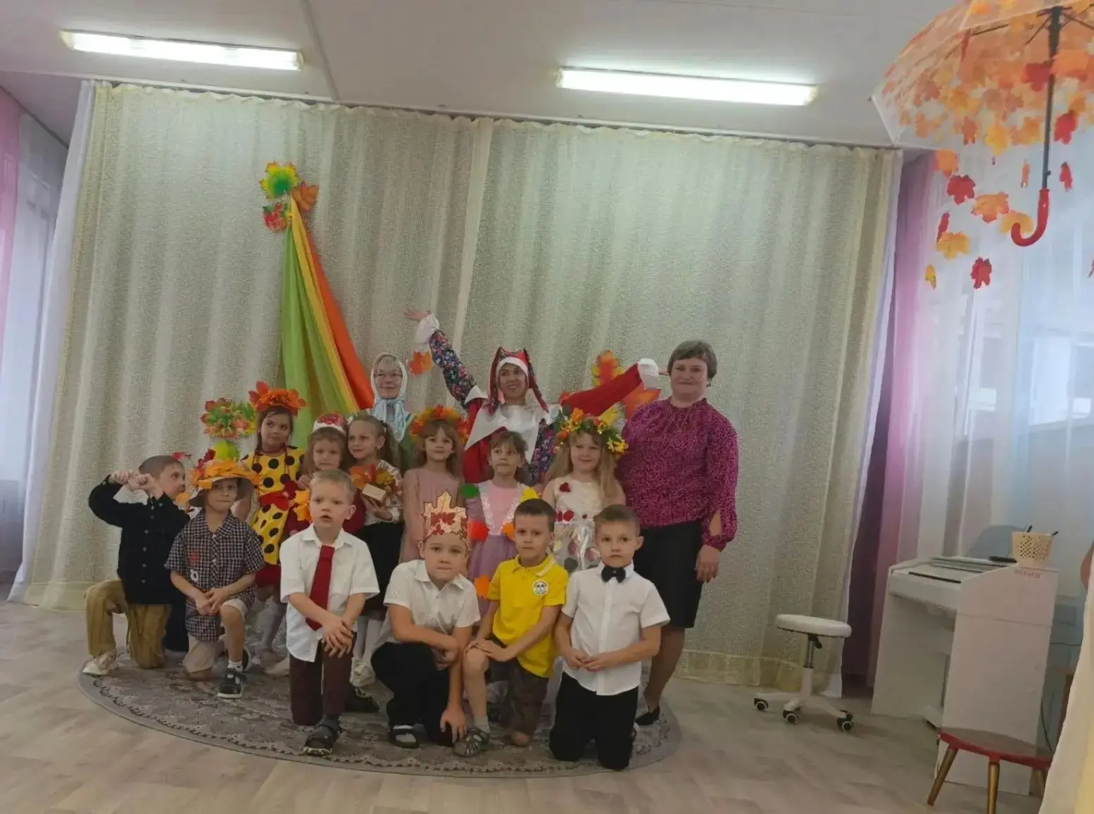 Осенняя пора, прекрасная пора! Сколько праздников народных в эту пору проходило. Вот и ...