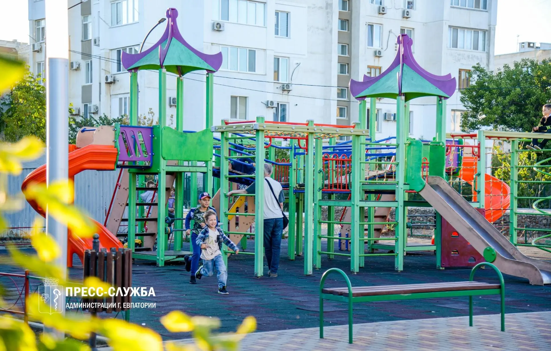 🧸 С 1 по 7 октября первые в жизни документы были выданы 16 новорожденным. Евпаторийски...