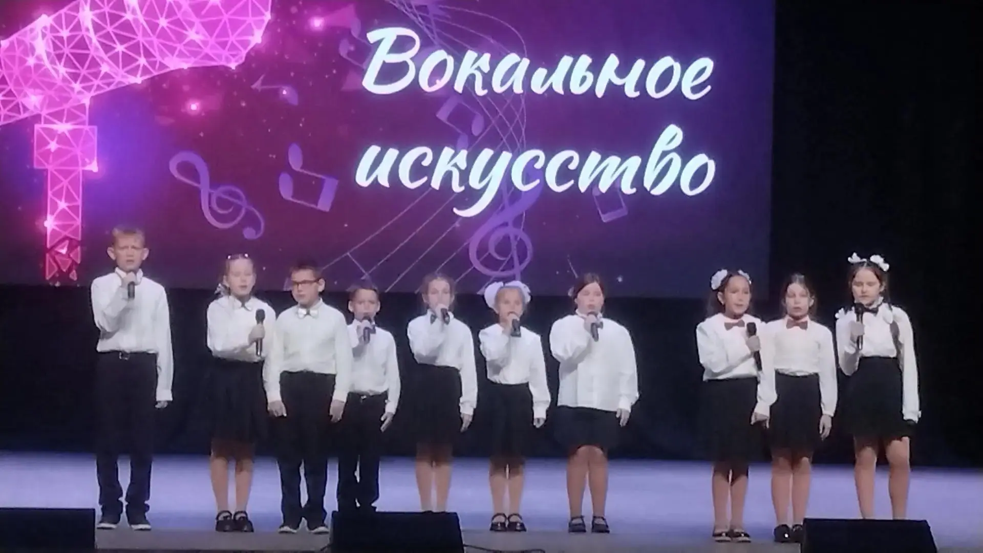 13 октября наш школьный хор «Мелодика» побывал на региональном фестивале творчества «Ми...