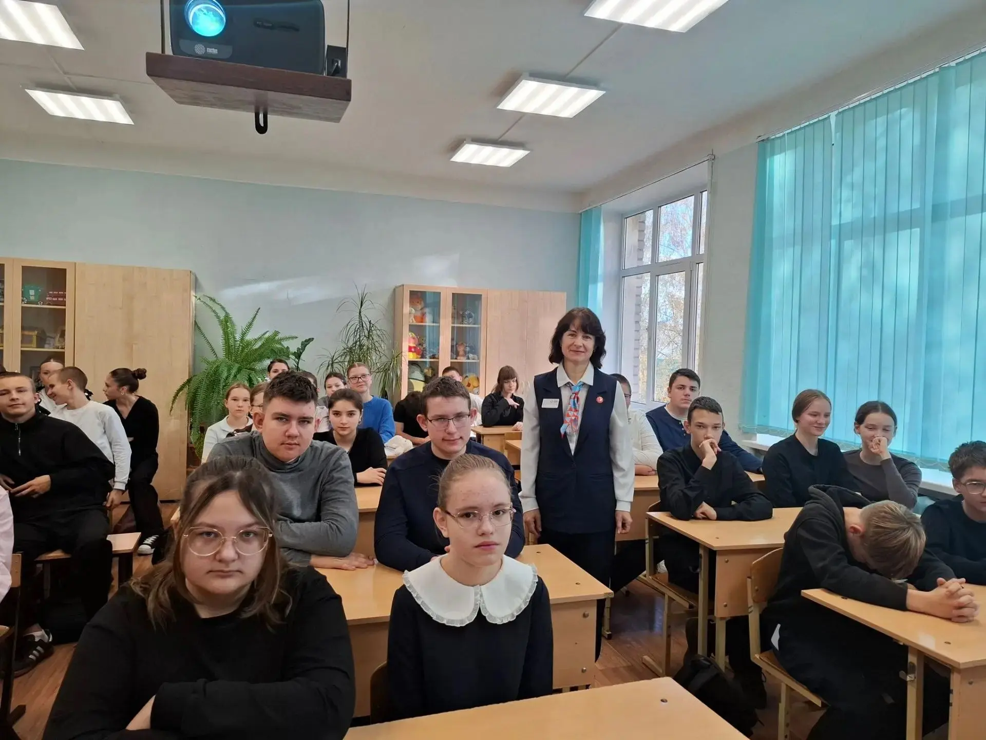 🚀 Первые шаги к финансовой независимости: восьмиклассники осваивают портал «Работа Рос...