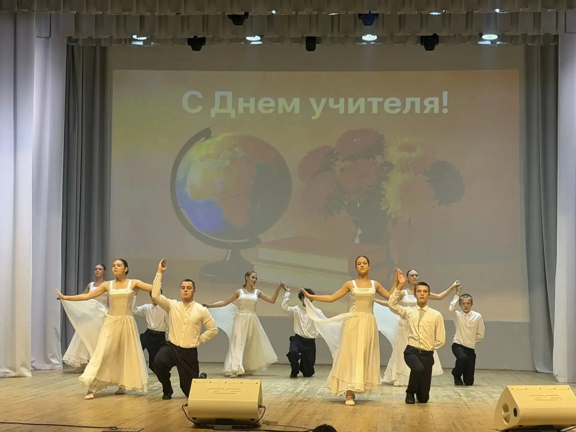7 октября, в Доме культуры «Юность» состоялось торжественное чествование работников обр...