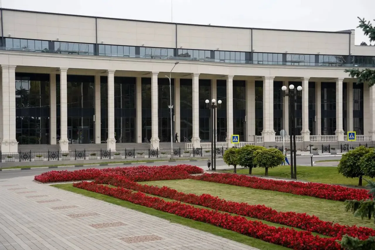 Готовность Конгресс-центра Россия в Кисловодске достигла 98%. На объекте завершают монт...