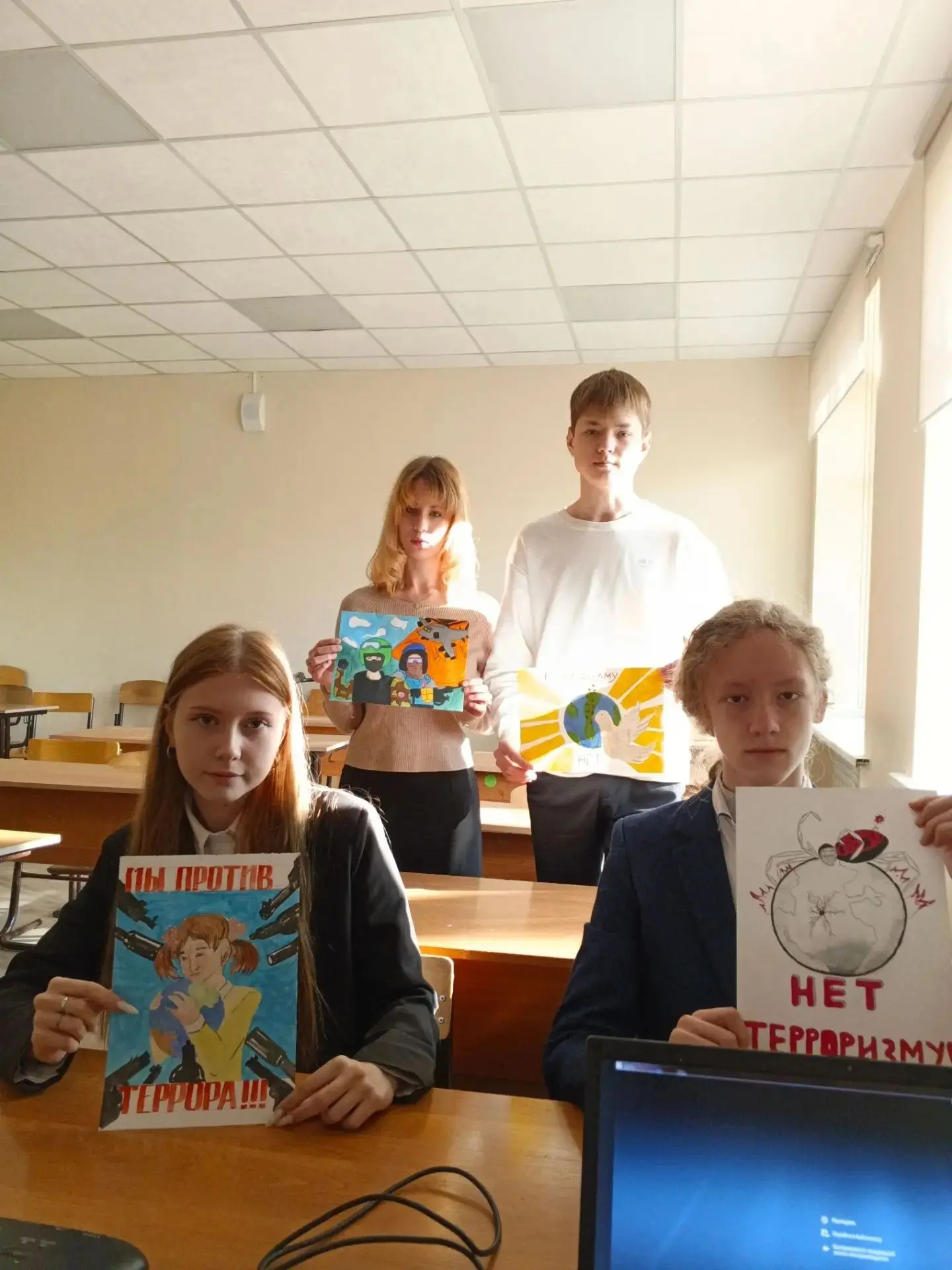 В МОУ «Кораблинская средняя школа имени Героя РФ И.В. Сарычева» обучающиеся с классными...