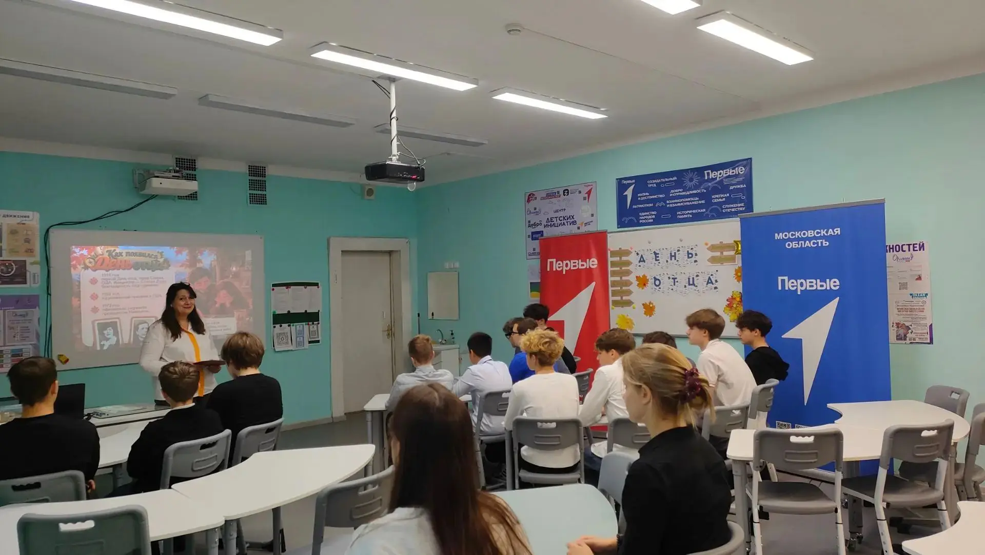 В преддверии Дня отца советник директора по воспитанию Холодилкина Н.Ю. провела беседу ...