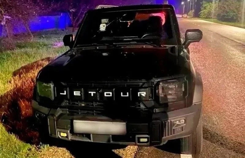 🔪В Адыгее женщина метнула нож в проезжающую машину, ущерб превысил 120 000 рублей